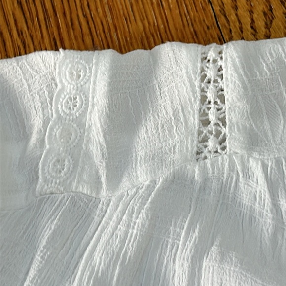 Wit & Wisdom white sleeveless blouse. Size XS.  Great condition. - Picture 3 of 11